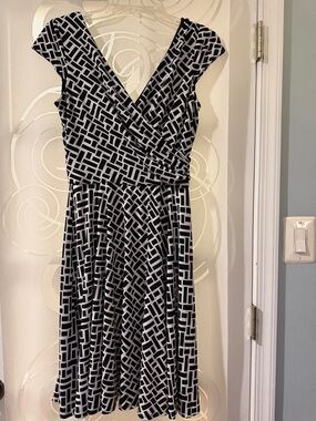 White House Black Market Black and White Geo-Print Faux Cap Sleeve Midi Dress